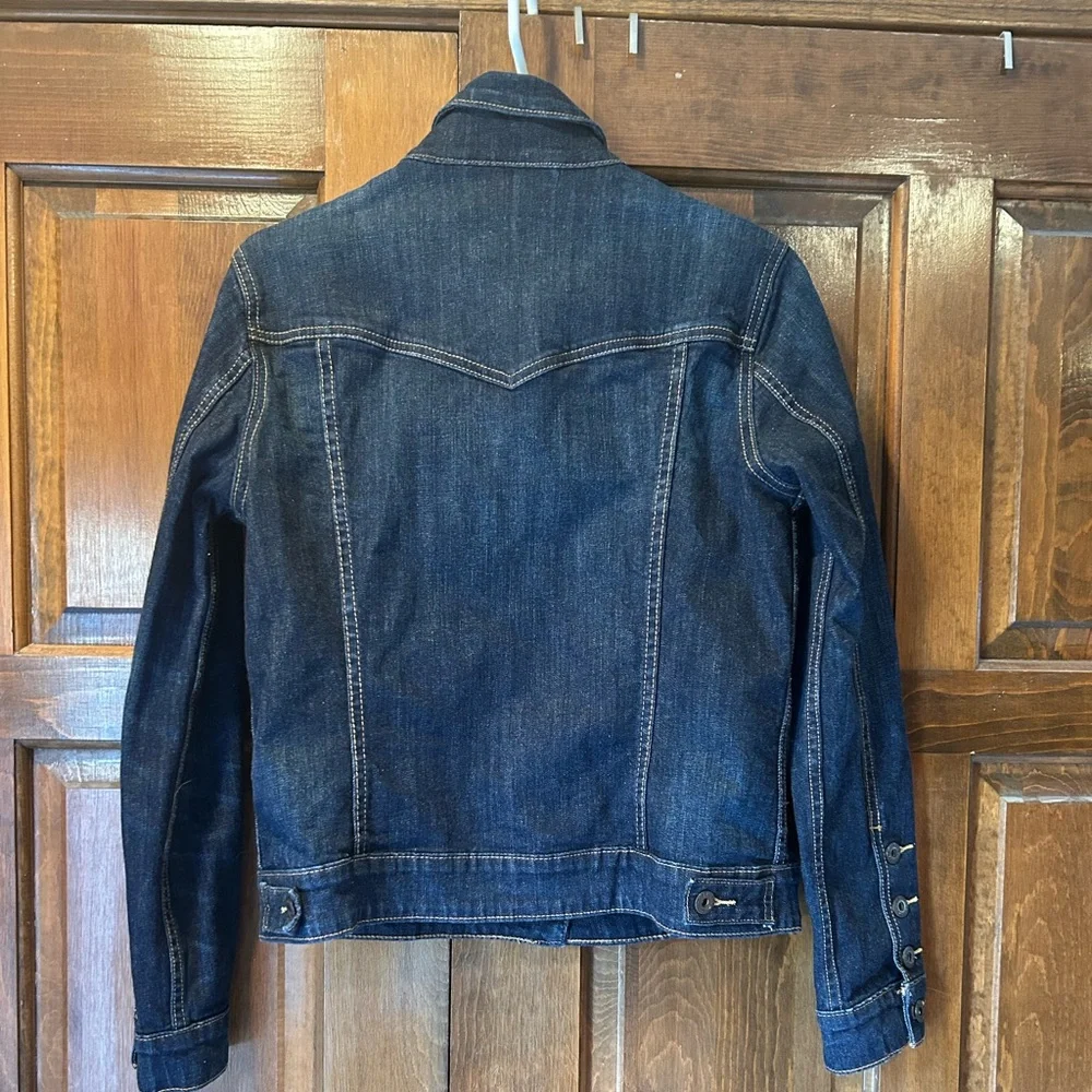 Levi's Women's Studded Denim‎ Trucker Jacket Size M Dark Wash Indigo 77075